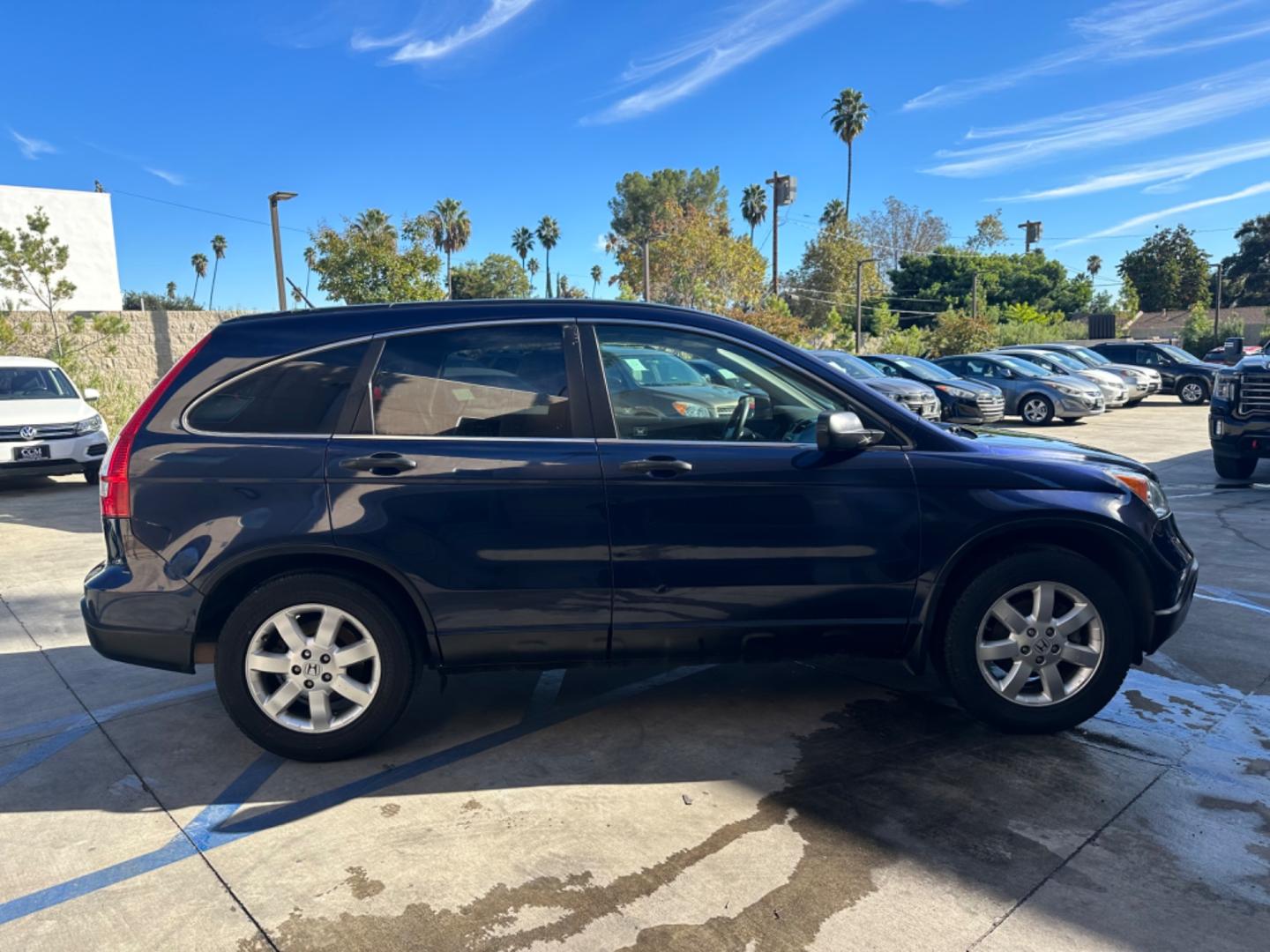 2007 Blue /Gray Honda CR-V EX 4WD AT (JHLRE48577C) with an 2.4L L4 DOHC 16V engine, 5-Speed Automatic Overdrive transmission, located at 30 S. Berkeley Avenue, Pasadena, CA, 91107, (626) 248-7567, 34.145447, -118.109398 - 4WD! This 2007 Honda CR-V EX 4WD looks and drives good. Don't let bad credit or financial setbacks hold you back from owning a dependable vehicle. At our BHPH dealership, we're here to make the car-buying process as smooth and stress-free as possible. We invite you to visit our dealership in Pasa - Photo#5